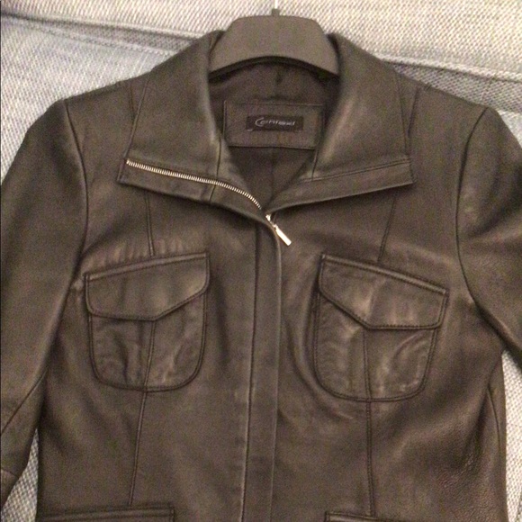 - Beautiful Ladies Black leather tailored jacket size medium good condit… - Picture 2 of 7